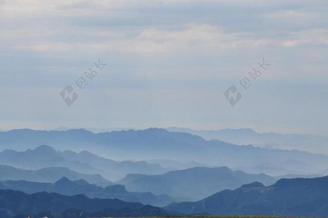 清晨 薄雾 远山