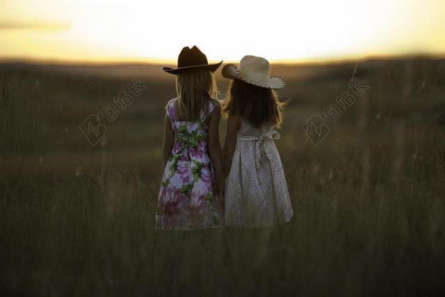 姐妹 夏天 儿童 女孩 童年 可爱 兄弟姐妹 快乐的孩子们