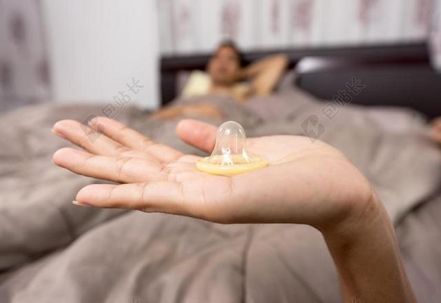 广告简约奶嘴宣传背景图片