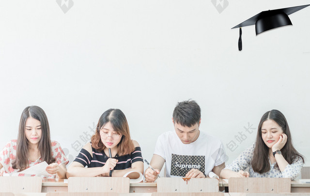 可爱女生考研培训班招生白色背景海报