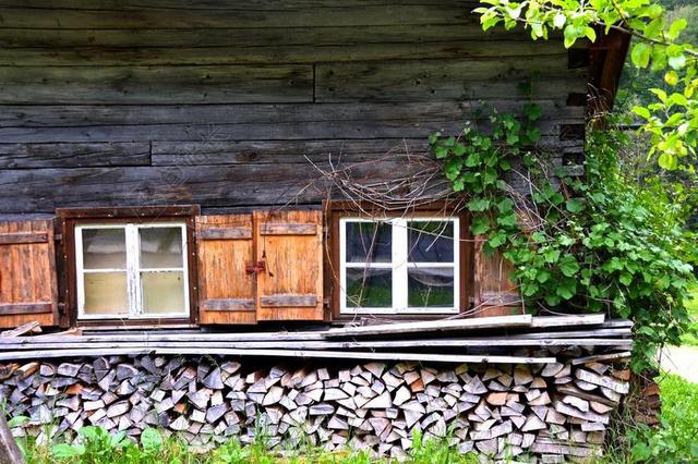 建筑复古山上的小屋背景图片