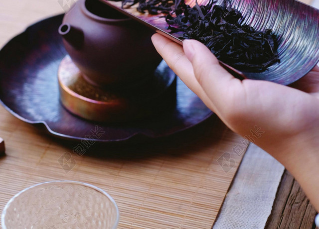 功夫茶分茶春茶茶叶宣传促销黄色销海报背景