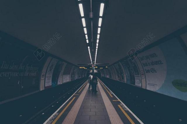 广告 地铁 人 铁路 路 站 曲目 火车 过境 运输