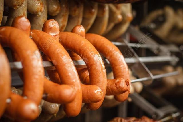 香肠 烤架 烧烤 烤香肠 享用BRATWURST 吃 红肠