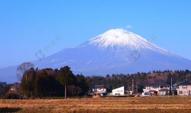 农场清新富士山下背景图片