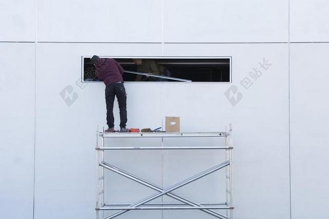建筑工人 脚手架 正面 HAUSWAND 电工 生成 网站