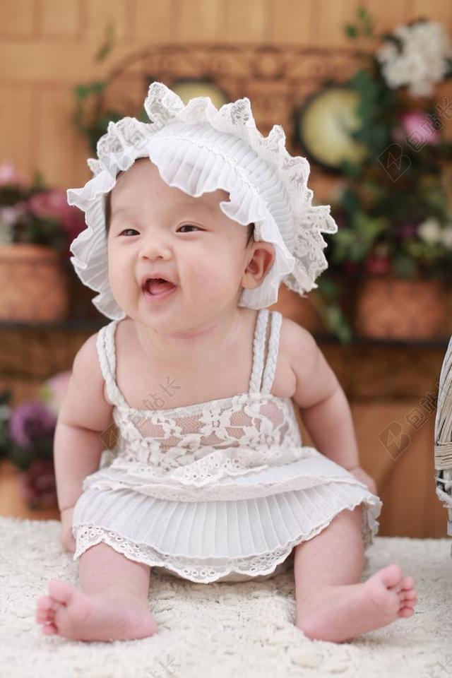 宝贝 可爱 萌 聪明 满月 百天 女孩 花裙 花冠 白纱