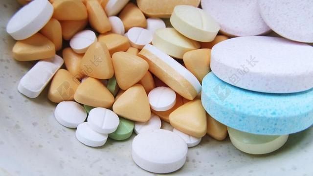 医学医疗堆积的药物背景图片