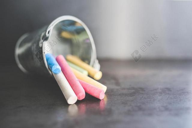 摄影清新倾斜的粉笔背景图片
