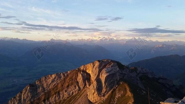 旅游清新皮拉图龙虎山背景图片