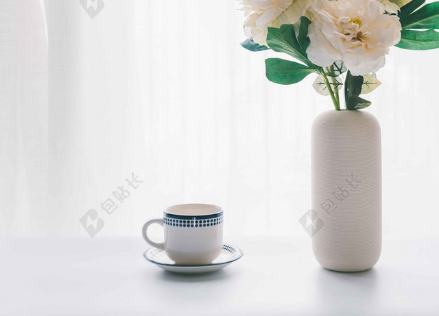 白色花瓶花朵清晰简约六月你好海报背景