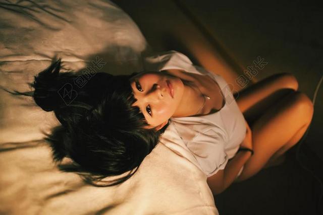 广告时尚性欲亢进的女子背景图片