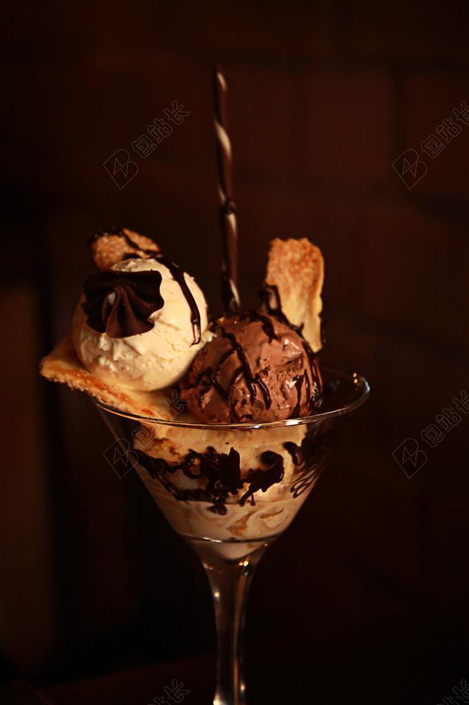餐饮唯美冰淇淋巧克力球背景图片