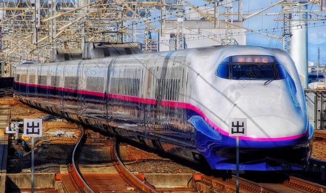 建筑时尚日本火车轨道背景图片