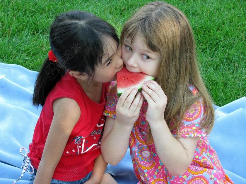 儿童 播放 西瓜 夏天 女孩 野餐 水果 健康