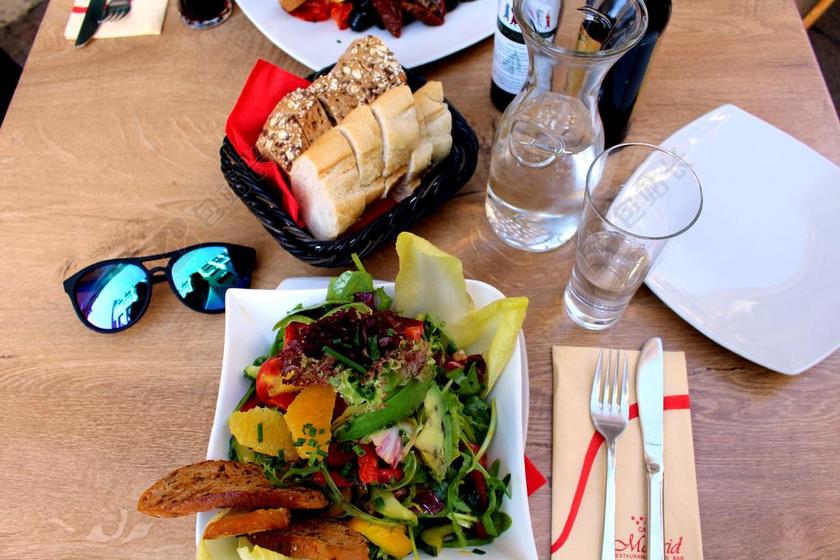 餐饮唯美萨拉烤肉背景图片