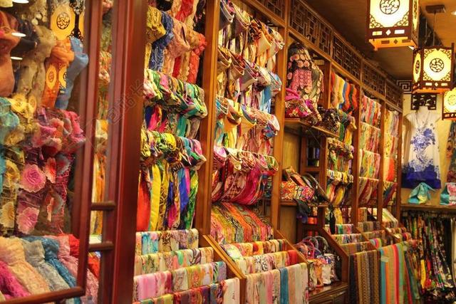 人文 风景 古街 店 围巾 多彩 披肩 女