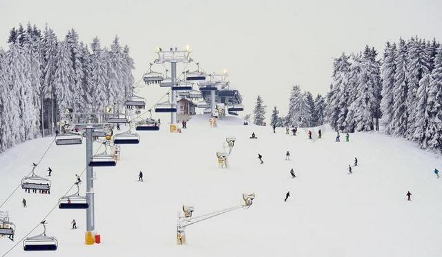 温特贝格 北坡 HOCHSAUERLAND 滑雪缆车 出发