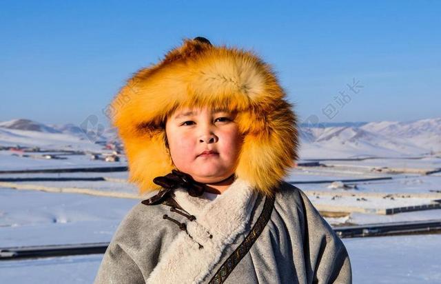 男孩 冬天 孩子 蒙古 雪 冷 帽子 毛皮 宁静 白