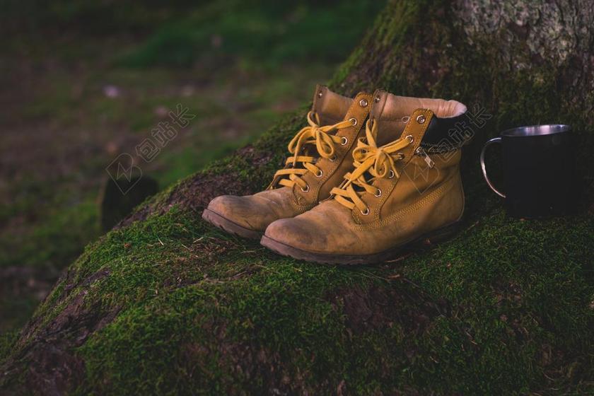 鞋 登山鞋 徒步旅行 老 磨损 使用 户外 皮革 爬山