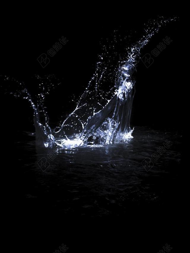 水 扑通的一声 溅 孤立 黑色背景 性质
