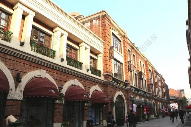 旅游清新武汉汉街建筑背景图片