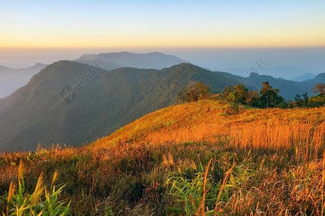 旅游清新晚霞山景背景图片
