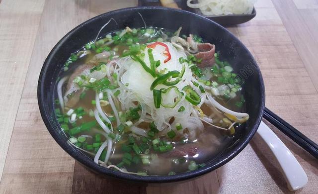 越南 米粉 面条 肉 热 肉汤 美味