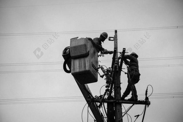 電線 電線桿 電纜 工人 施工 電力公司 能源 電力