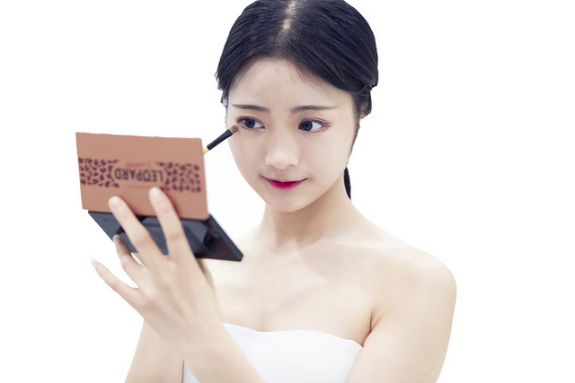 美容人物美女化妆描眉PNG素材