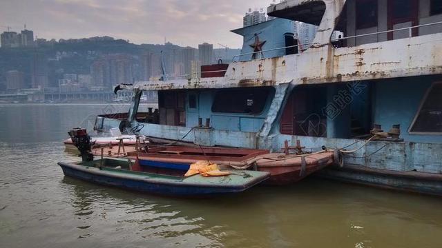 重庆 旧船 江边 斑驳