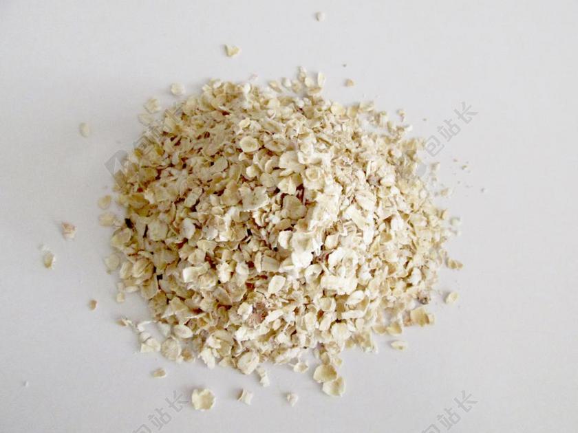 桌子上的白色麦片背景图片