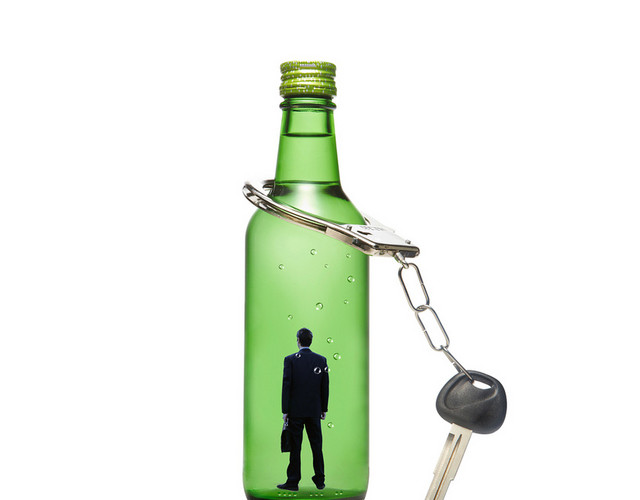 禁止酒驾喝酒开车素材