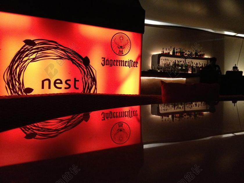 红色的酒吧招牌背景图片