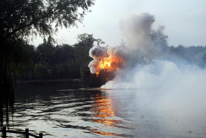 爆炸 火 销毁 爆破 水管爆裂