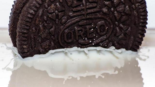 牛奶 饼干 注入 奥利奥 巧克力 慢动作 短期接触 飞溅