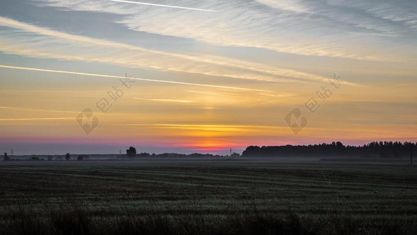 日出 早晨 黎明 太阳 天空 初升的太阳 场 夏天 光