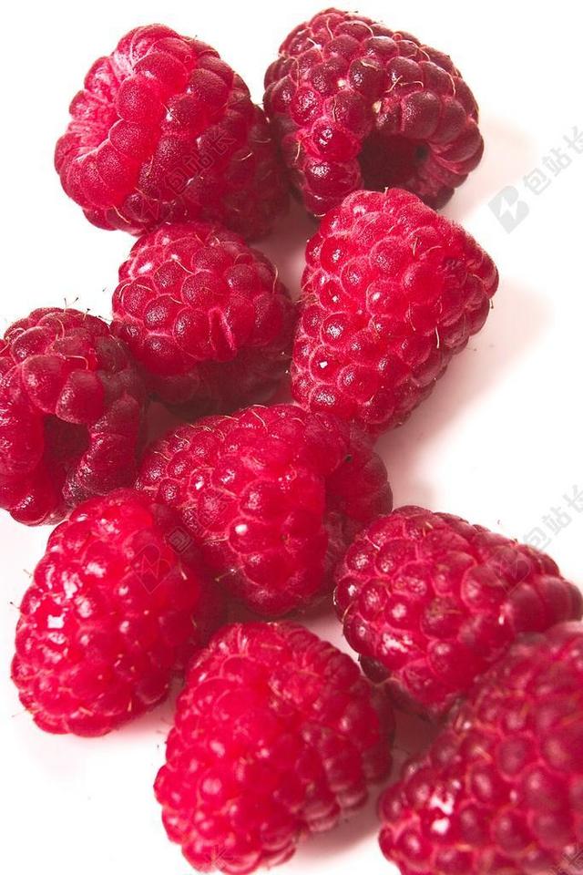 红色食物水果新鲜一颗颗树莓近照树莓水果展示背景图片