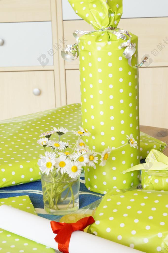 广告清新生日礼物包装礼盒宣传背景图片