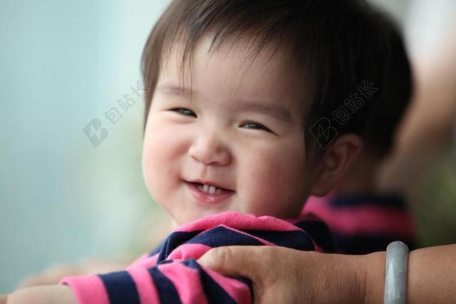 婴儿 儿童 蹒跚 小 年轻 童年 微笑 无罪 无辜 表情