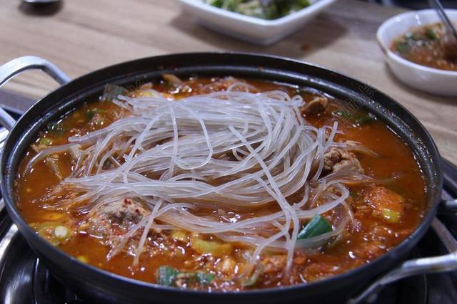 炖排骨 锅炖