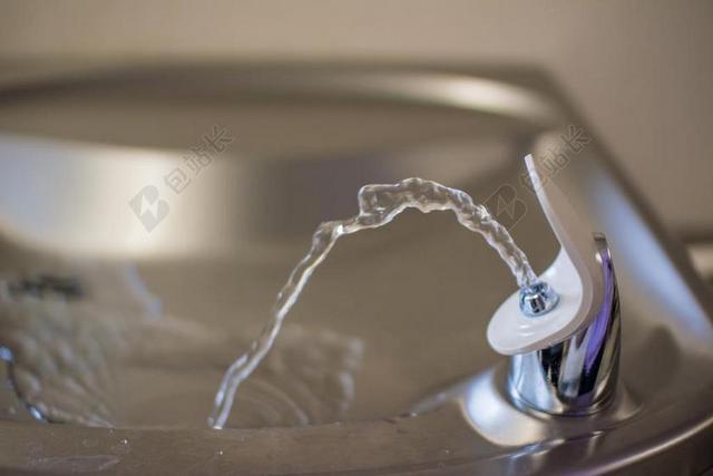 饮水机 喷泉 水暖 水 喝 渴 液体 湿 流