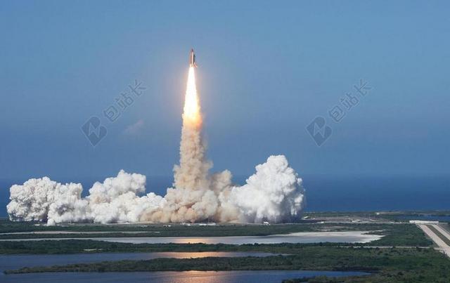 发现号航天飞机 启动 特派团 宇航员 升空 火箭 航天器 天空
