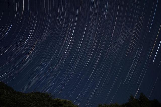 星星 星星的轨迹 晚上 天空 夜晚的天空 在晚上 夜景 光