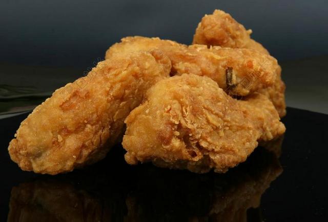 面糊 乳腺癌 卡路里 鸡 胆固醇 多彩 煮熟的 脆皮 脆脆