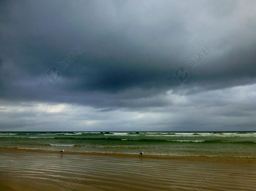 云 海 海洋 波 海滩 阴沉 雷暴 威胁 大风 雨 宽