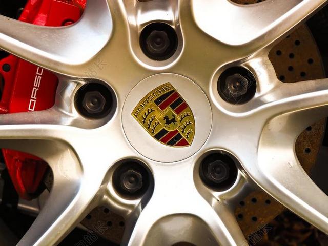 边 轮 汽车 铝合金轮毂 货车车轮 赛车运动 跑车 刹车 铝