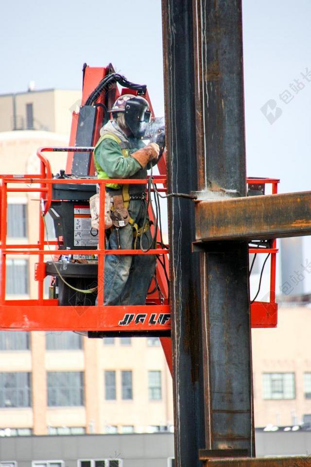 建筑工人工业焊接劳动工作建设城市背景图片
