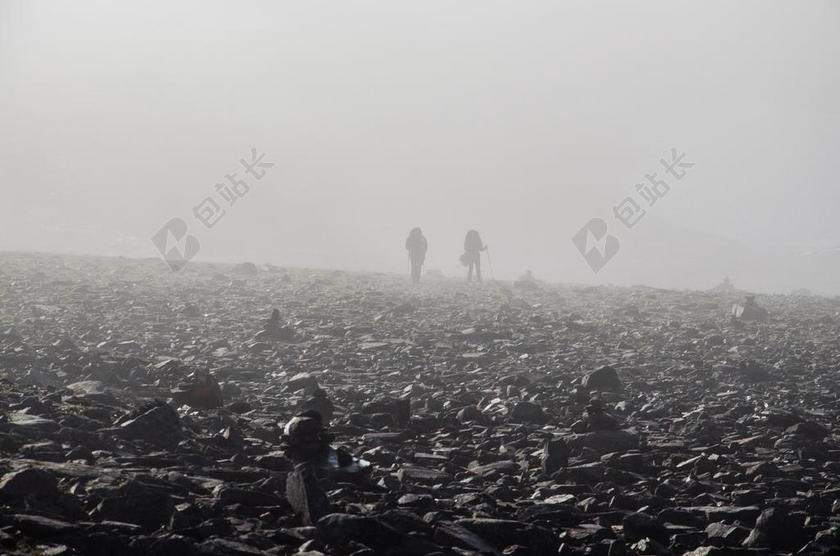 灰色户外自然景观岩石地貌旅游探险背景图片