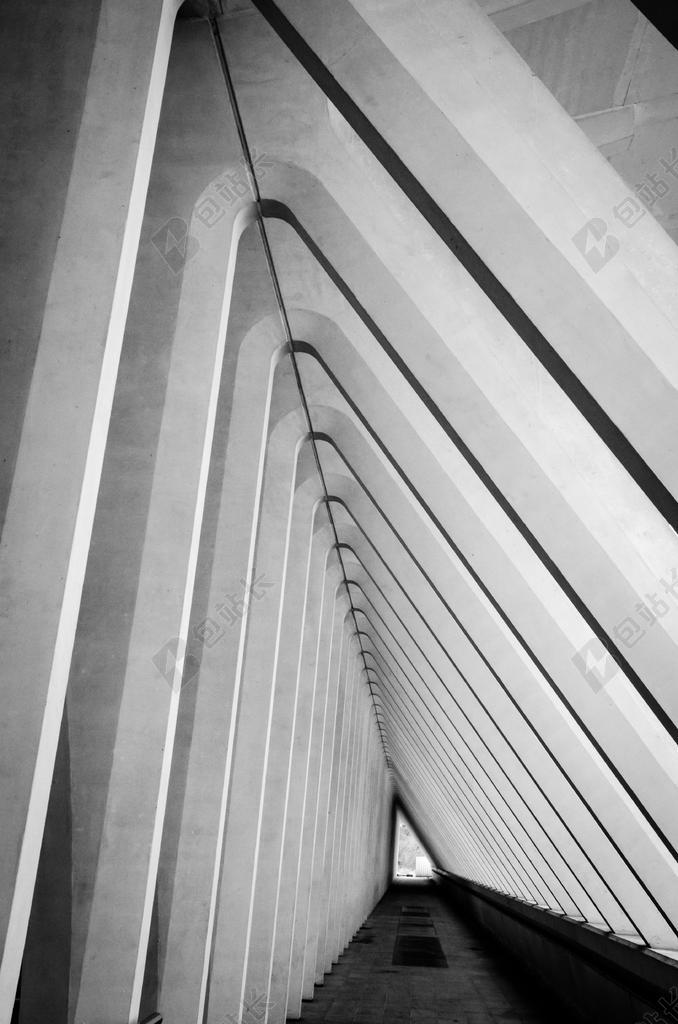 白色的三角形走廊背景图片